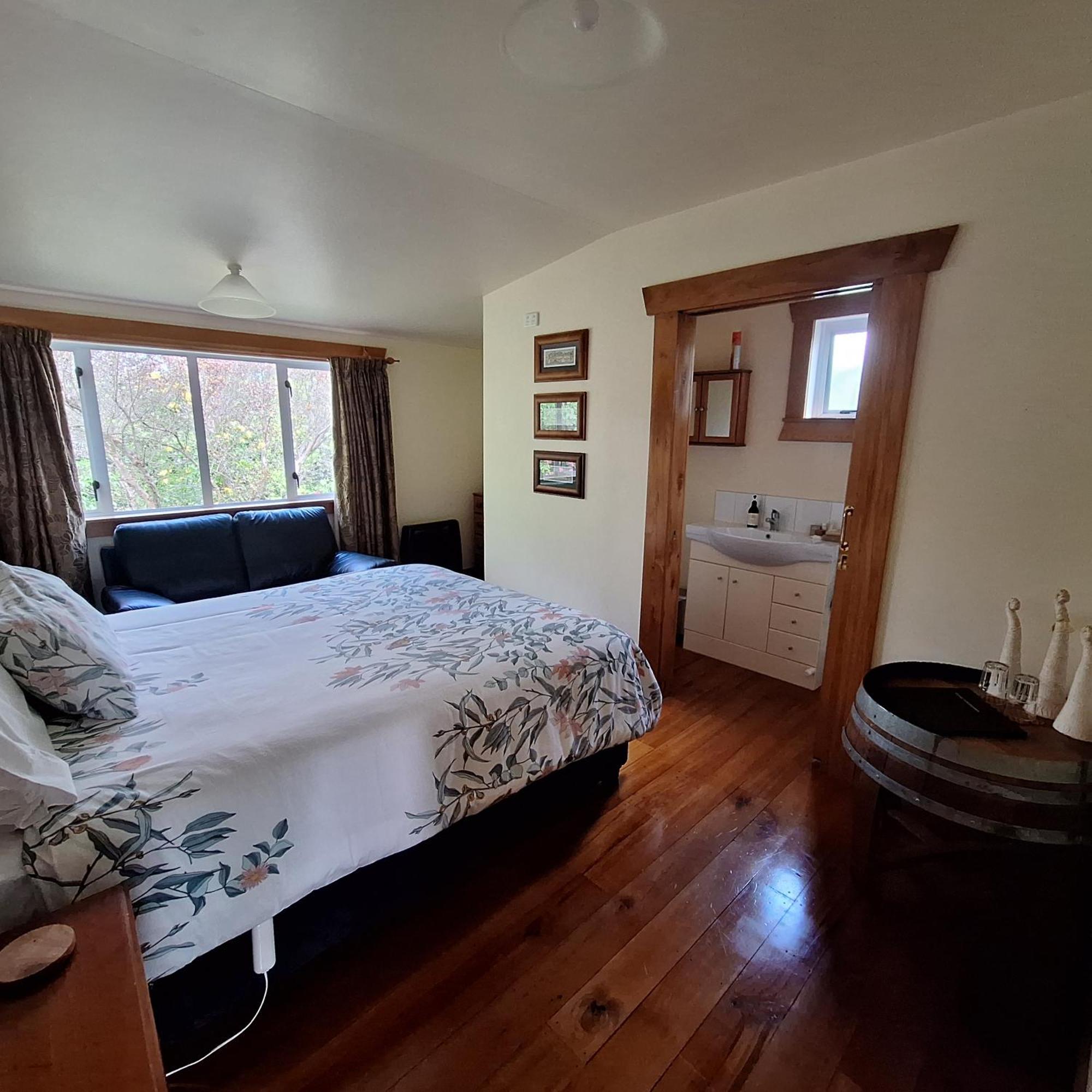 Olde Mill House B&B & Bike2Wine Cycle Hire Renwick エクステリア 写真
